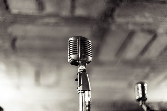 microphone-933057_640