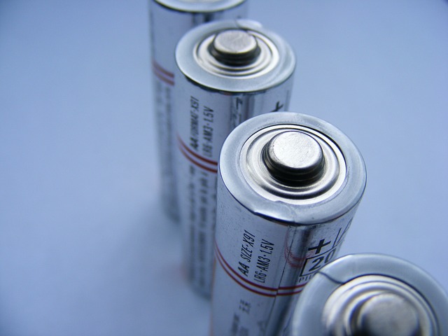 batteries-87535_640