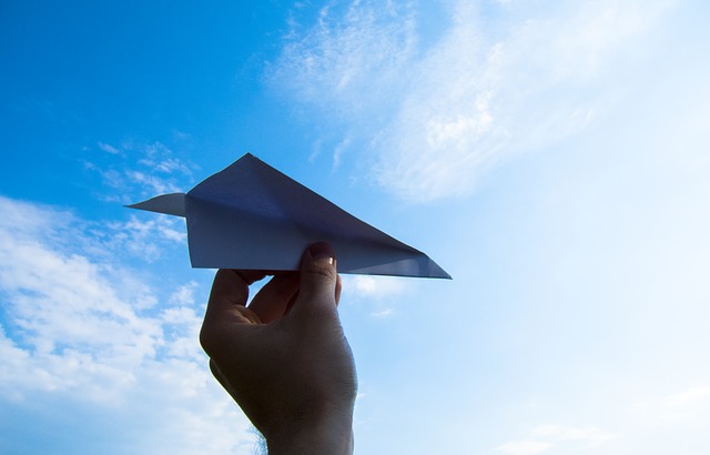 paper-plane-1607340_640